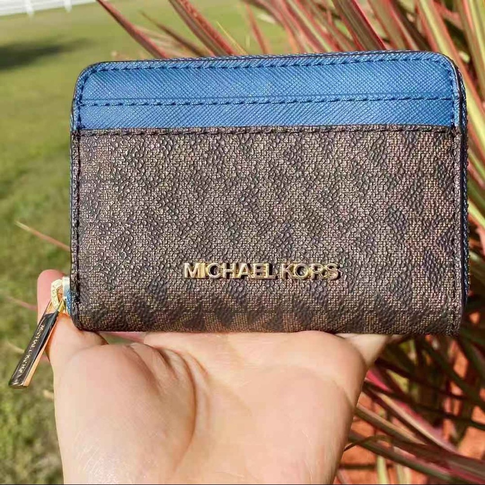 Gaby’sBags💕NWT Michael Kors Cardholder - Picture 1 of 4